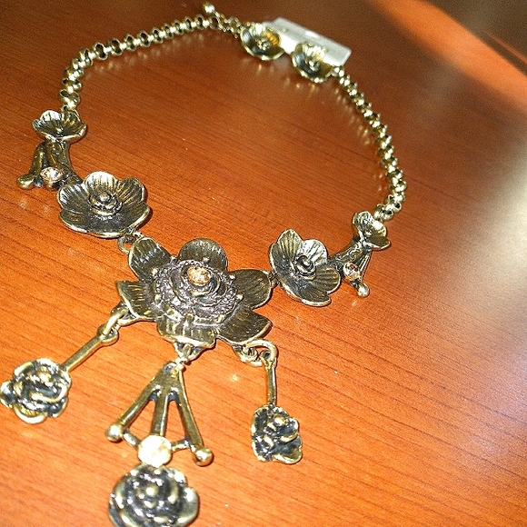 Flower necklace set - Picture 5 of 9